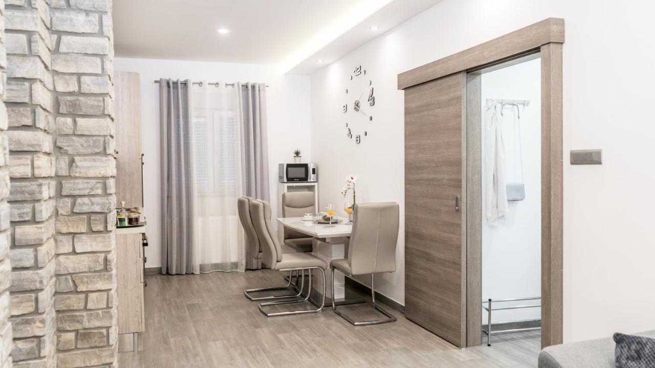 Apartment Stela - Private Terrace & Parking Zadar Buitenkant foto
