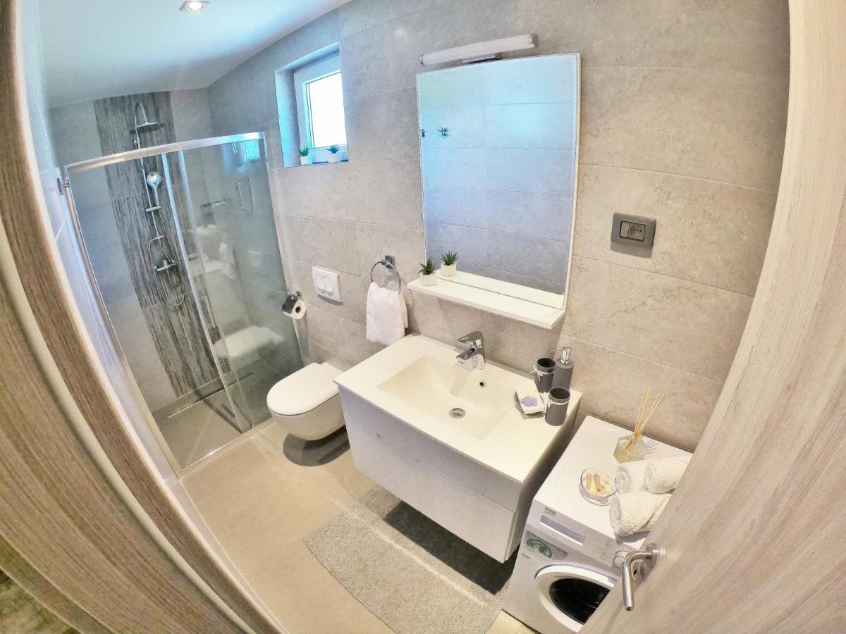 Apartment Stela - Private Terrace & Parking Zadar Buitenkant foto