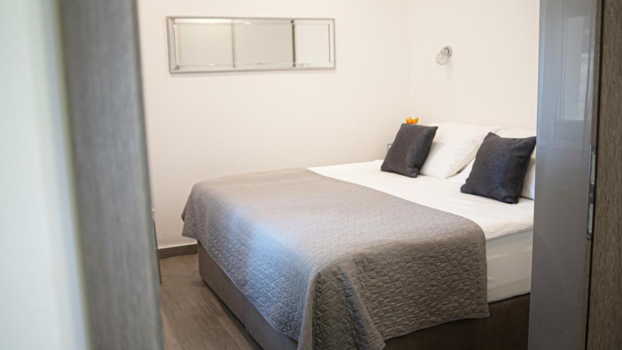 Apartment Stela - Private Terrace & Parking Zadar Buitenkant foto