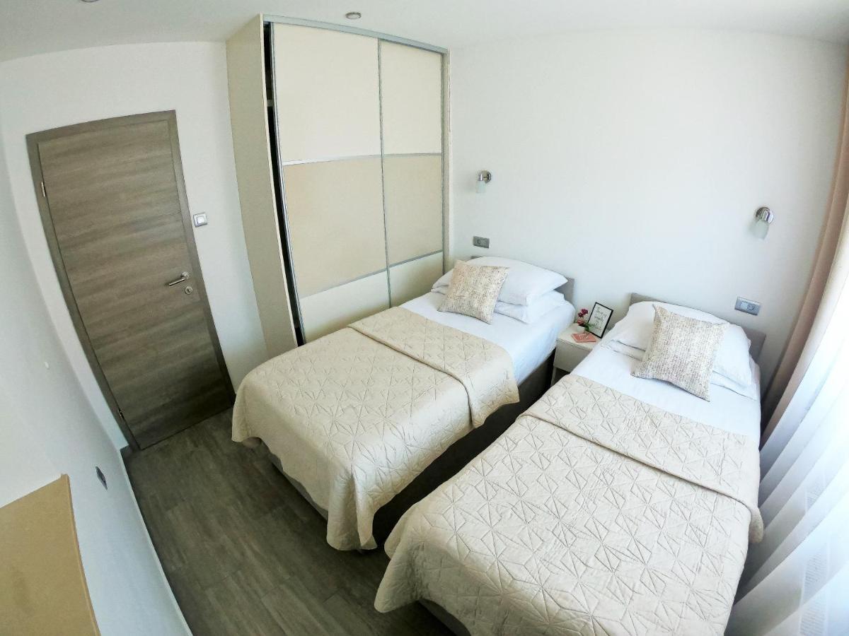 Apartment Stela - Private Terrace & Parking Zadar Buitenkant foto
