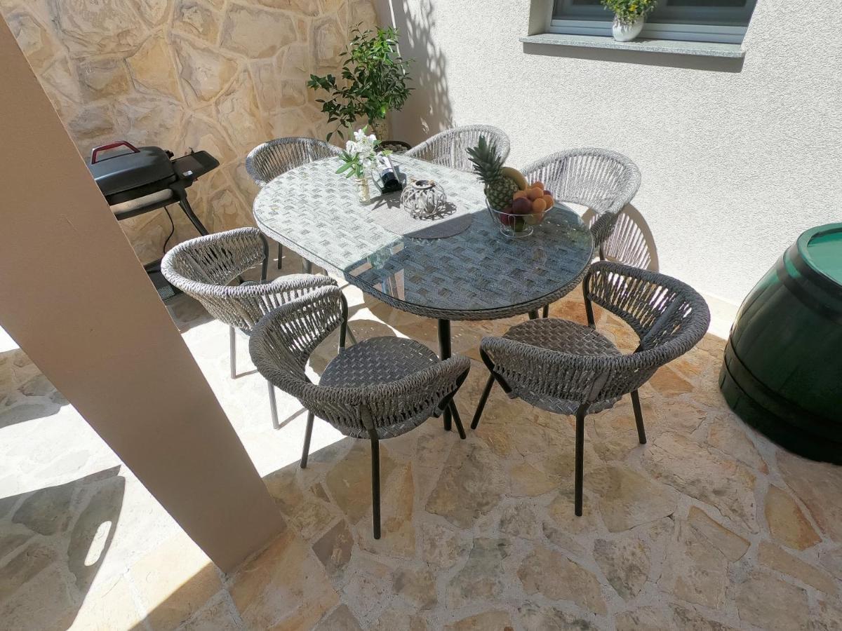 Apartment Stela - Private Terrace & Parking Zadar Buitenkant foto