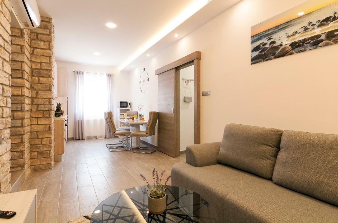 Apartment Stela - Private Terrace & Parking Zadar Buitenkant foto